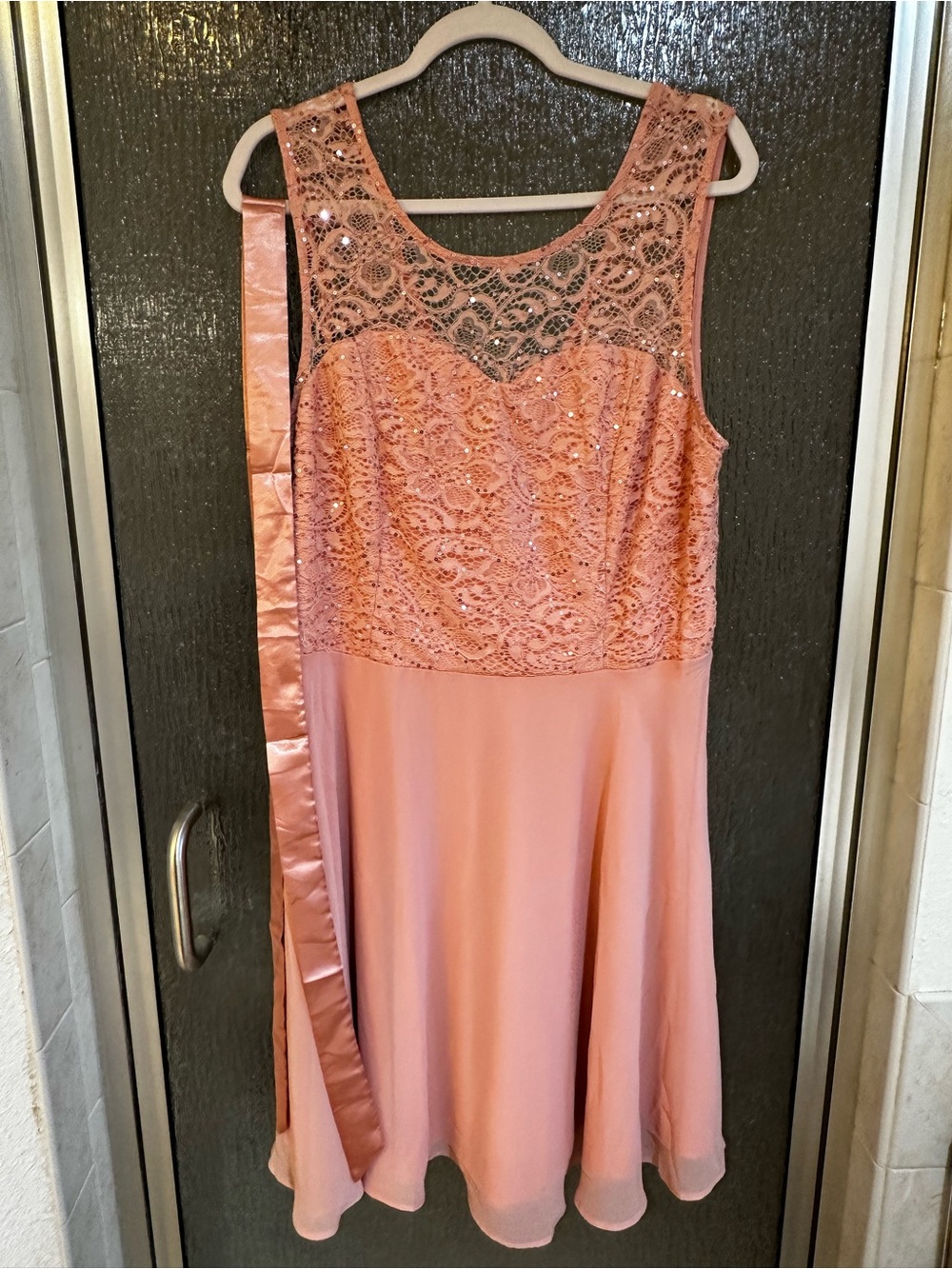Elegant Lace Bodice Pink Sleeveless Dress